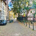 Apartamento Cosy & Quiet Flat In Historical Lively Center Of *