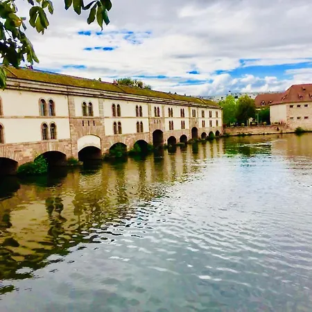 Cosy & Quiet Flat In Historical Lively Center Of Appartement Straatsburg