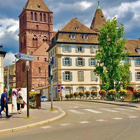 アパート Cosy & Quiet Flat In Historical Lively Center Of ストラスブール