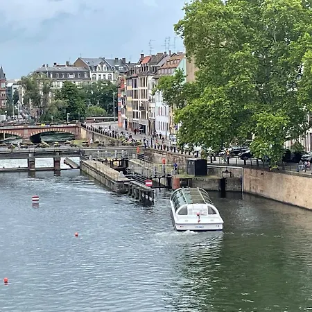 Cosy & Quiet Flat In Historical Lively Center Of * ストラスブール