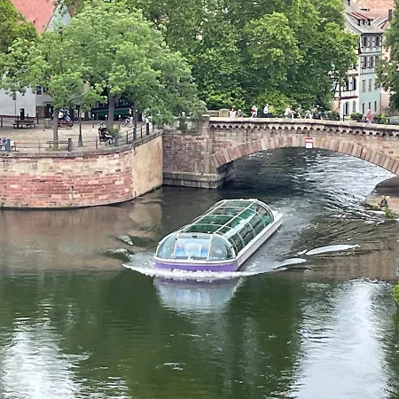 Cosy & Quiet Flat In Historical Lively Center Of アパート