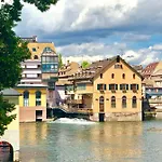 Apartament Cosy & Quiet Flat In Historical Lively Center Of
