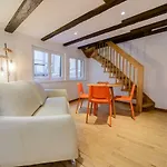 Cosy & Quiet Flat In Historical Lively Center Of Apartament