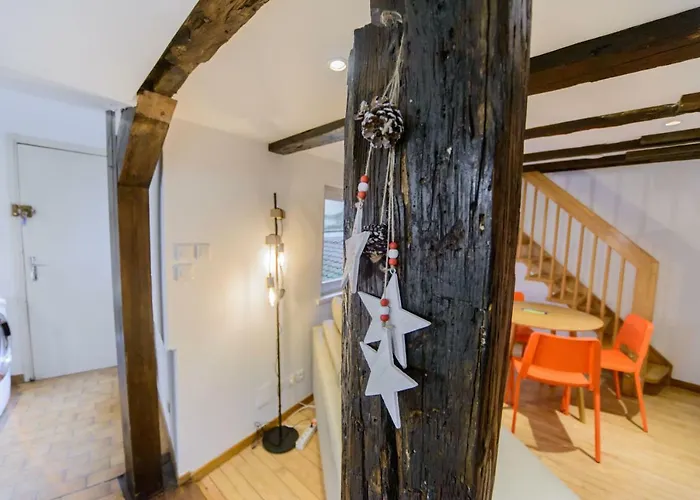Cosy & Quiet Flat In Historical Lively Center Of Lägenhet