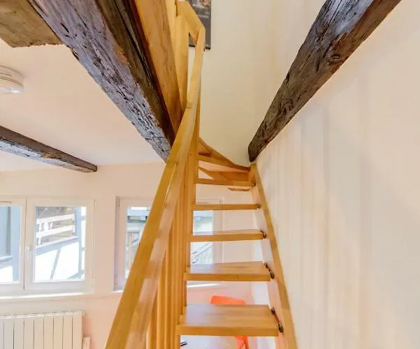 Cosy & Quiet Flat In Historical Lively Center Of Lägenhet *