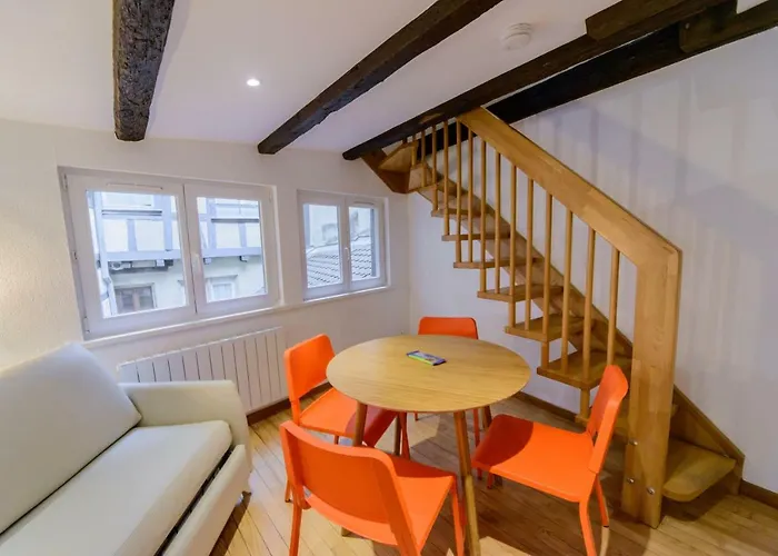 Cosy & Quiet Flat In Historical Lively Center Of Lägenhet *