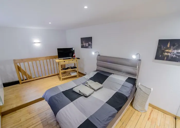 Cosy & Quiet Flat In Historical Lively Center Of *